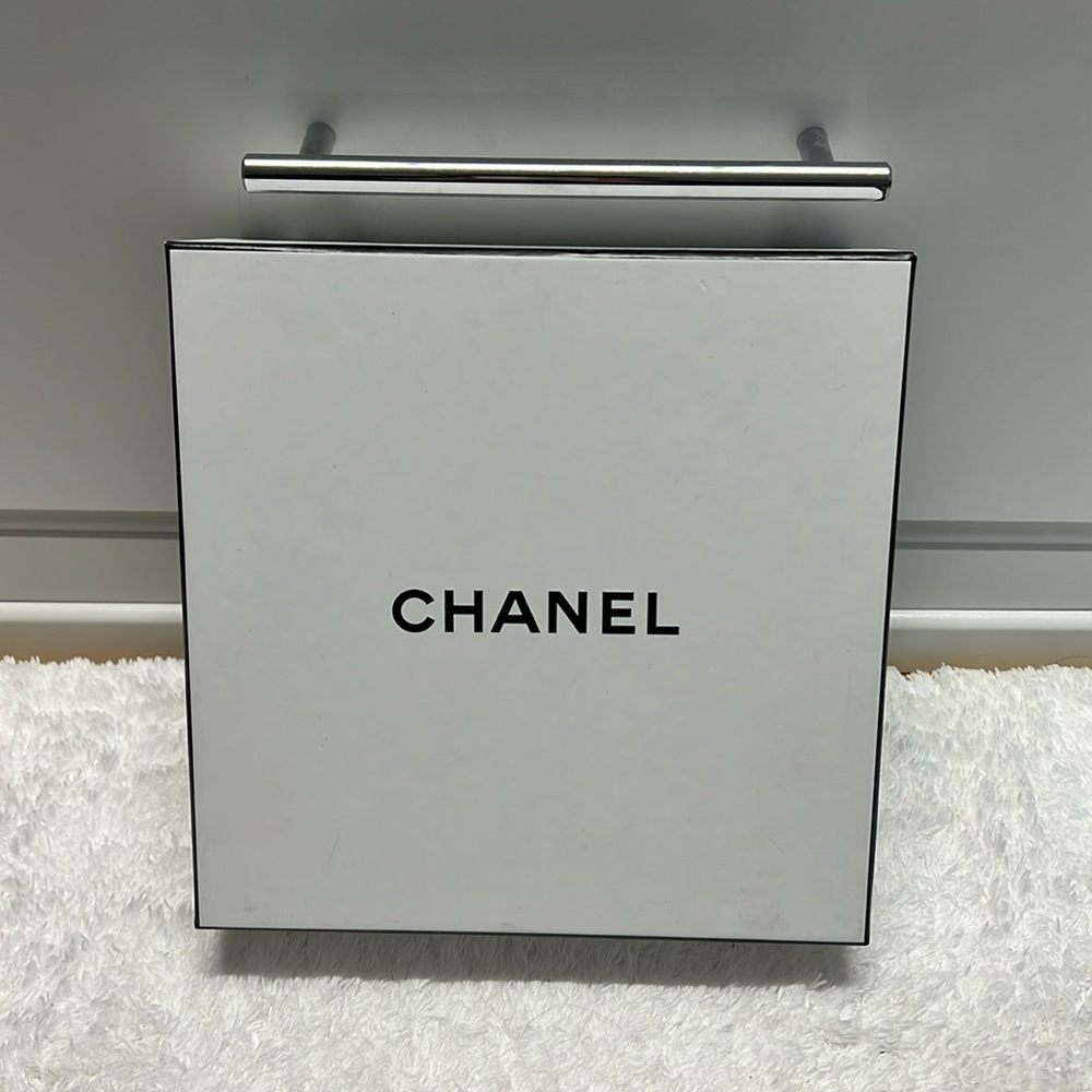 CHANEL N5 fragrance makeup box